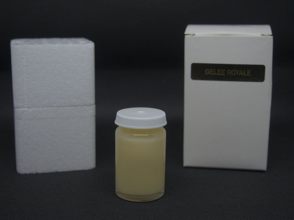 Pot de 25g environ 1 mois et demi gelée royale Française